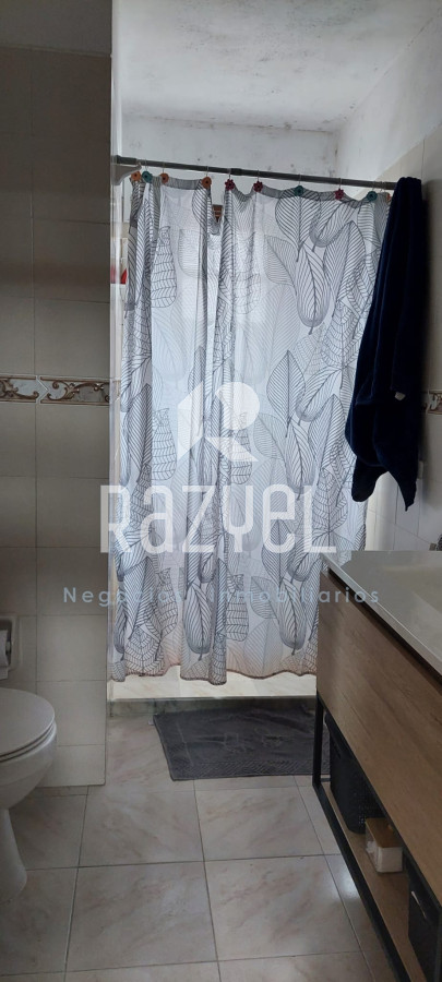 Casa ID.464 - Casa en Alquiler anual 3 dormitorios con cochera techada