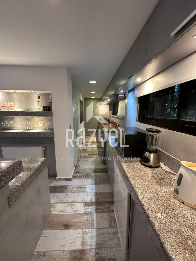Casa ID.385 -  Casa en venta y alquiler anual de 5 dorm y 4 baños.
