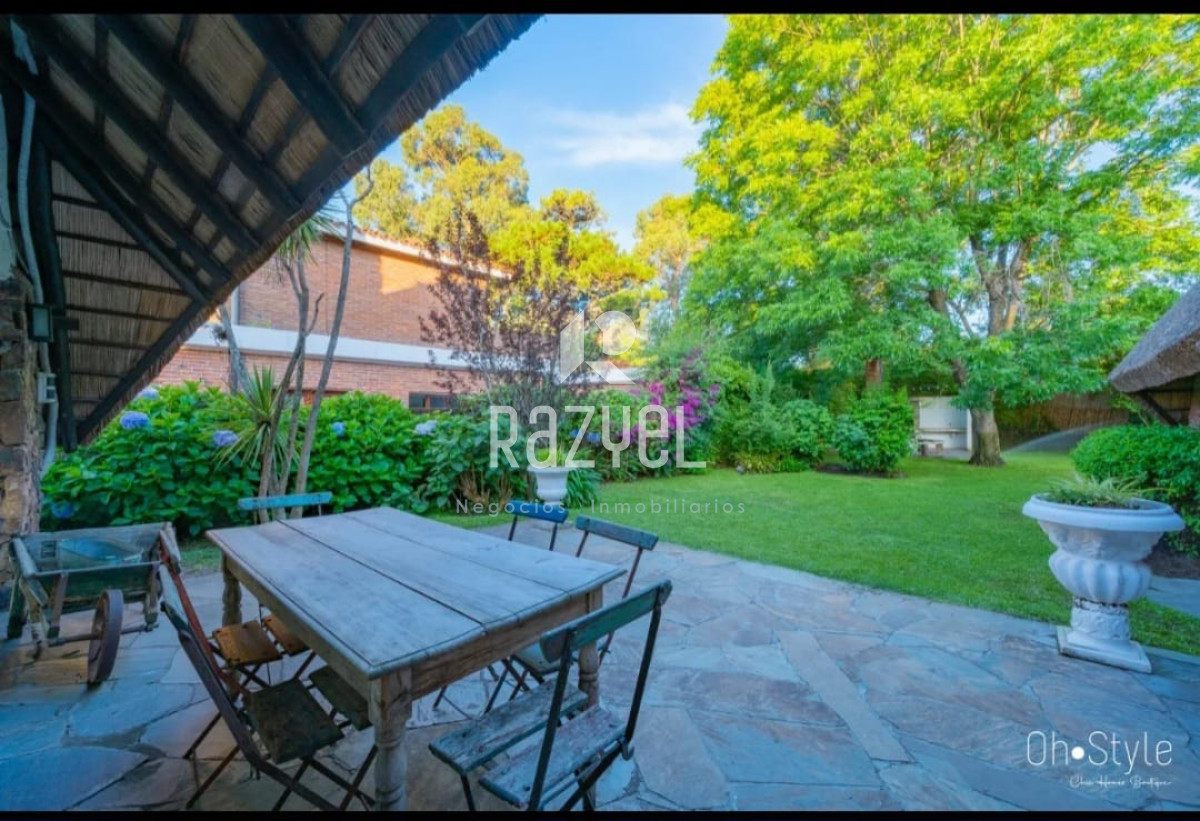 Casa ID.1150 - Casa en Alquiler temporal  Disponible Enero 2026 .Punta del Este Playa Mansa