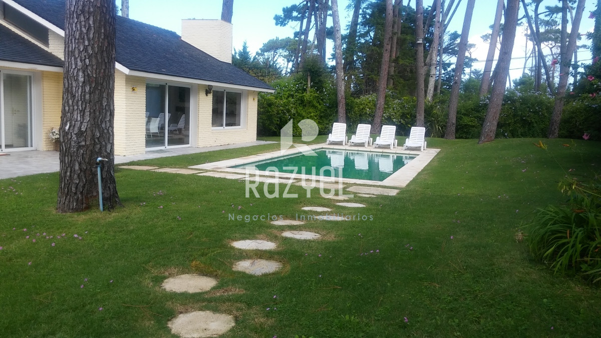 Casa ID.719 - Casa ¨Evergreen¨ Playa Mansa Venta, Alquiler Anual y Temporal