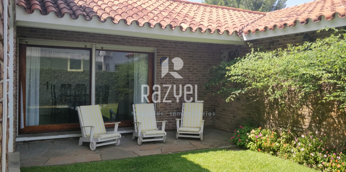 Casa ID.736 - Casa en Playa Mansa con 3 dorm + dep