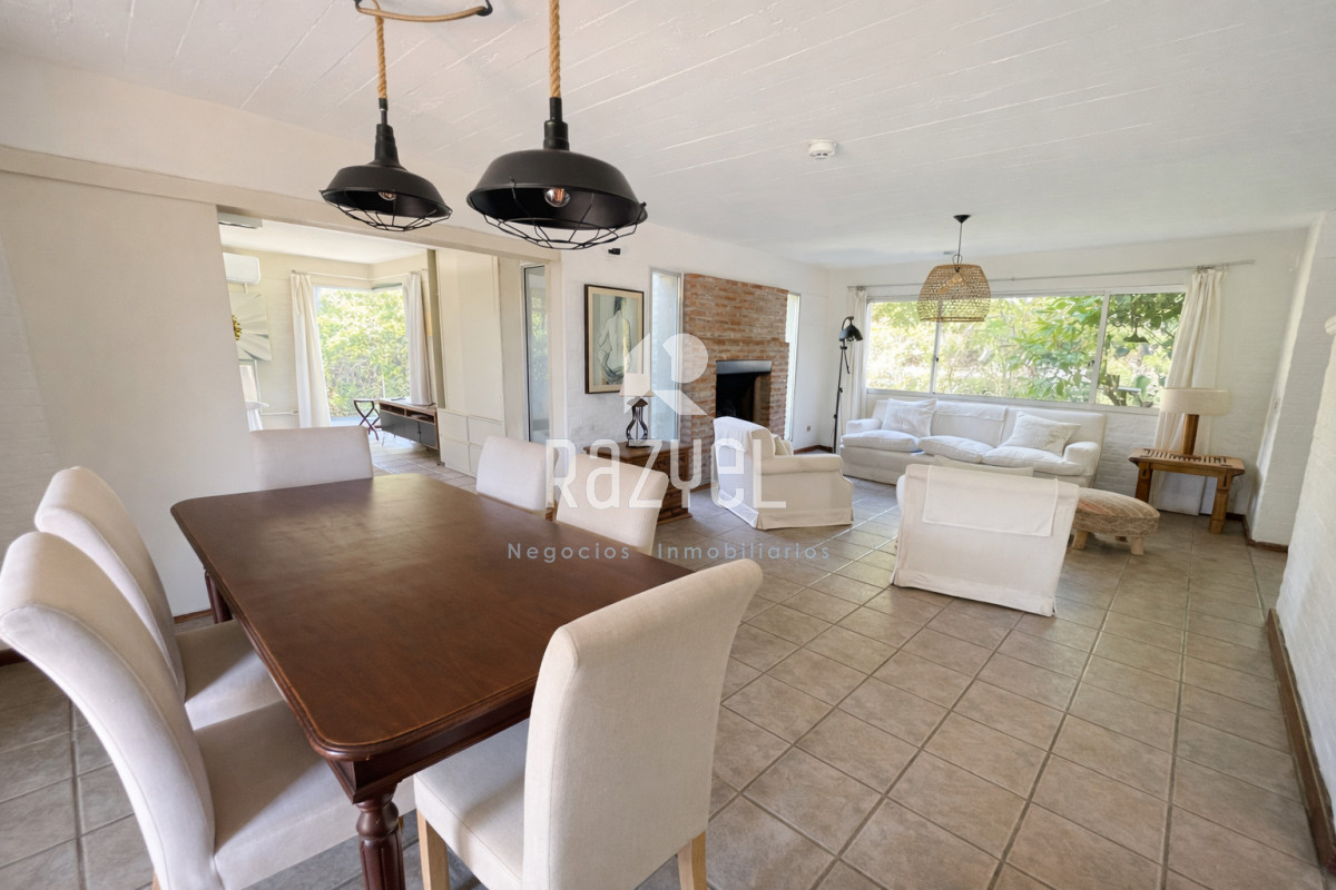 Casa ID.1210 - Hermosa casa en Pinares 4 dormitorios gran jardin