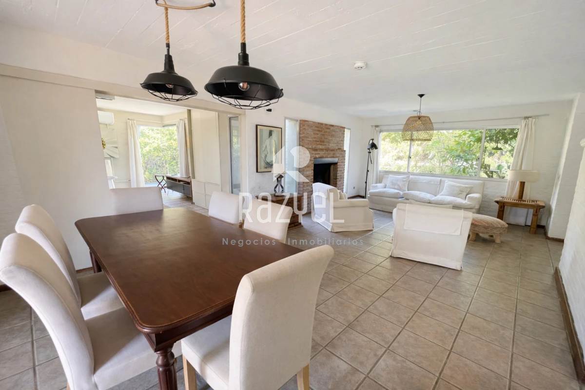 Casa ID.1210 - Hermosa casa en Pinares 4 dormitorios gran jardin