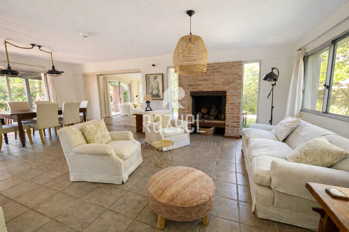 Casa ID.1210 - Hermosa casa en Pinares 4 dormitorios gran jardin