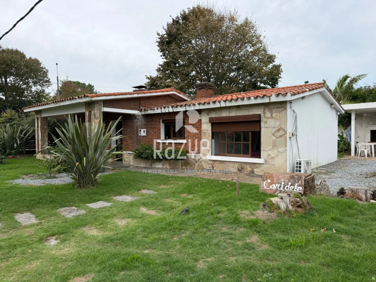 Casa ID.1265 - Hermosa casa en venta en Pinares terreno esquinero