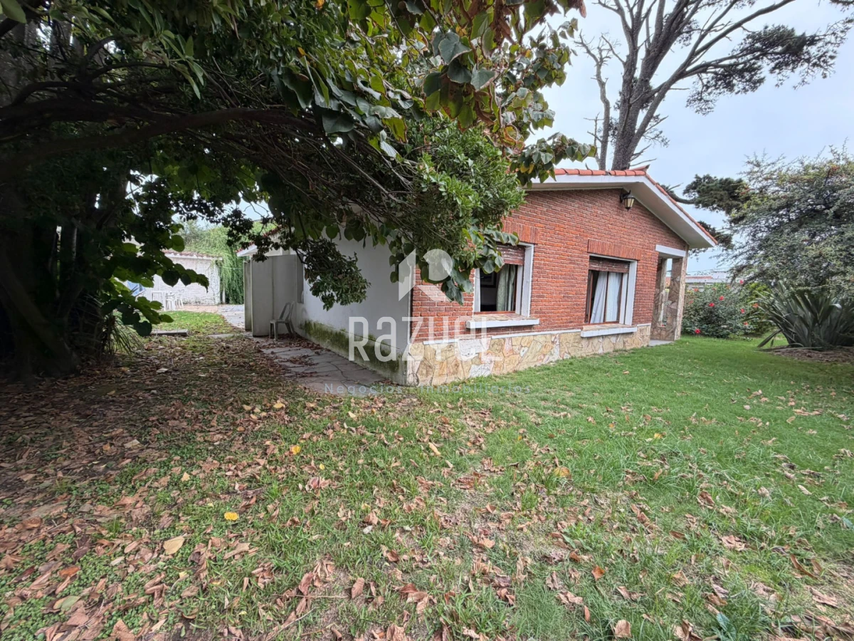 Casa ID.1265 - Hermosa casa en venta en Pinares terreno esquinero