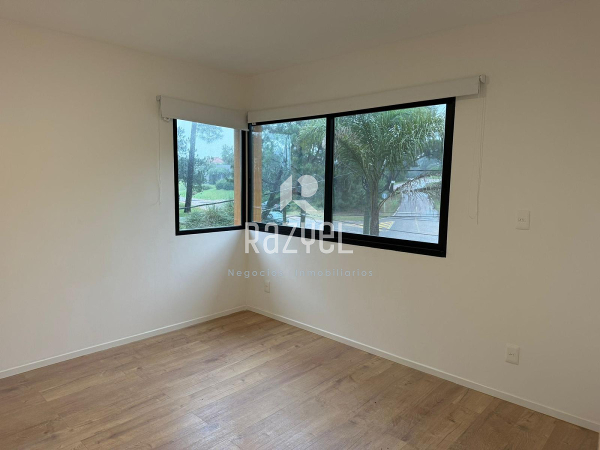 Casa ID.398 - CASA DE 3 DORMITORIOS EN ALQUILER ANUAL