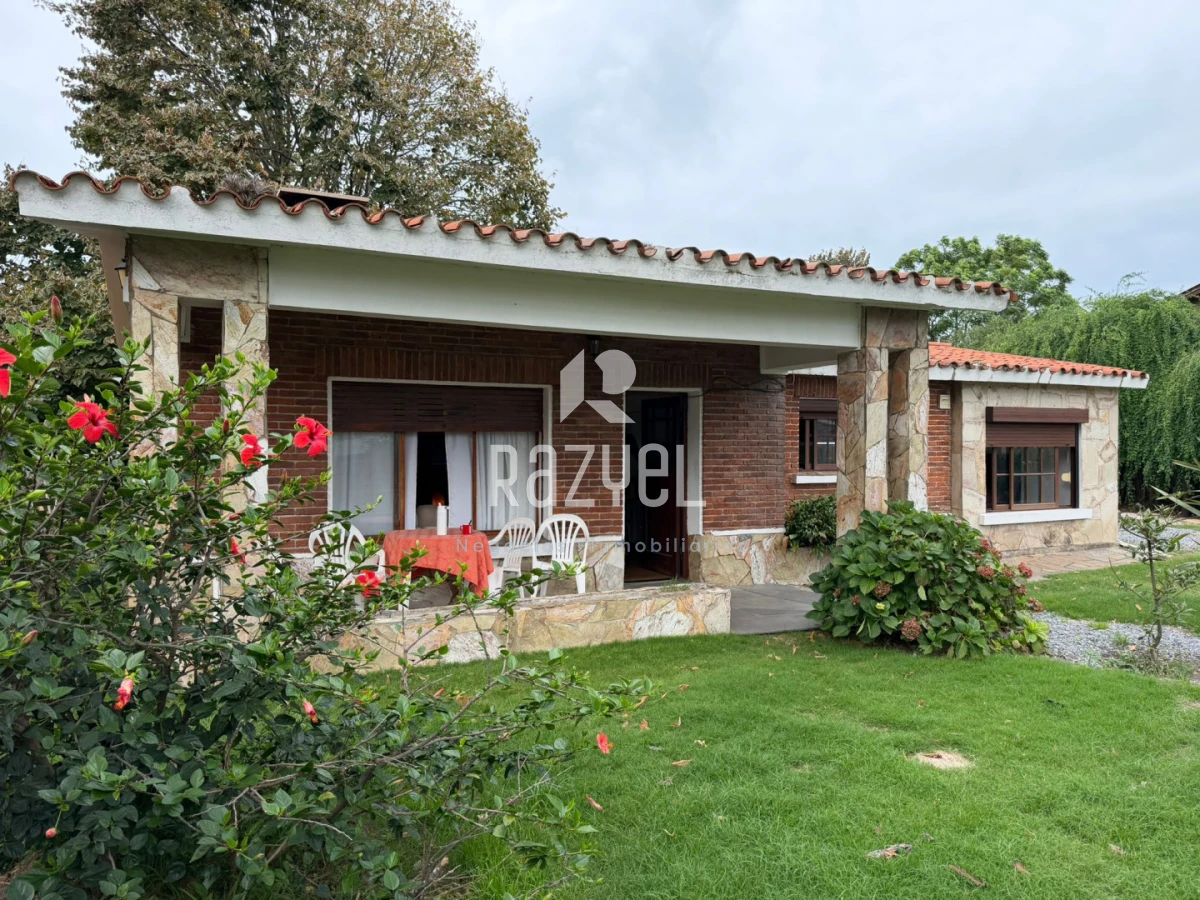 Casa ID.1265 - Hermosa casa en venta en Pinares terreno esquinero