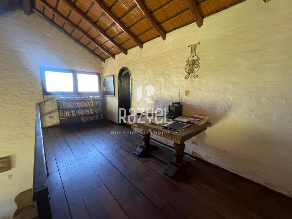 Casa ID.1152 - Casa en venta Pinares parada 39