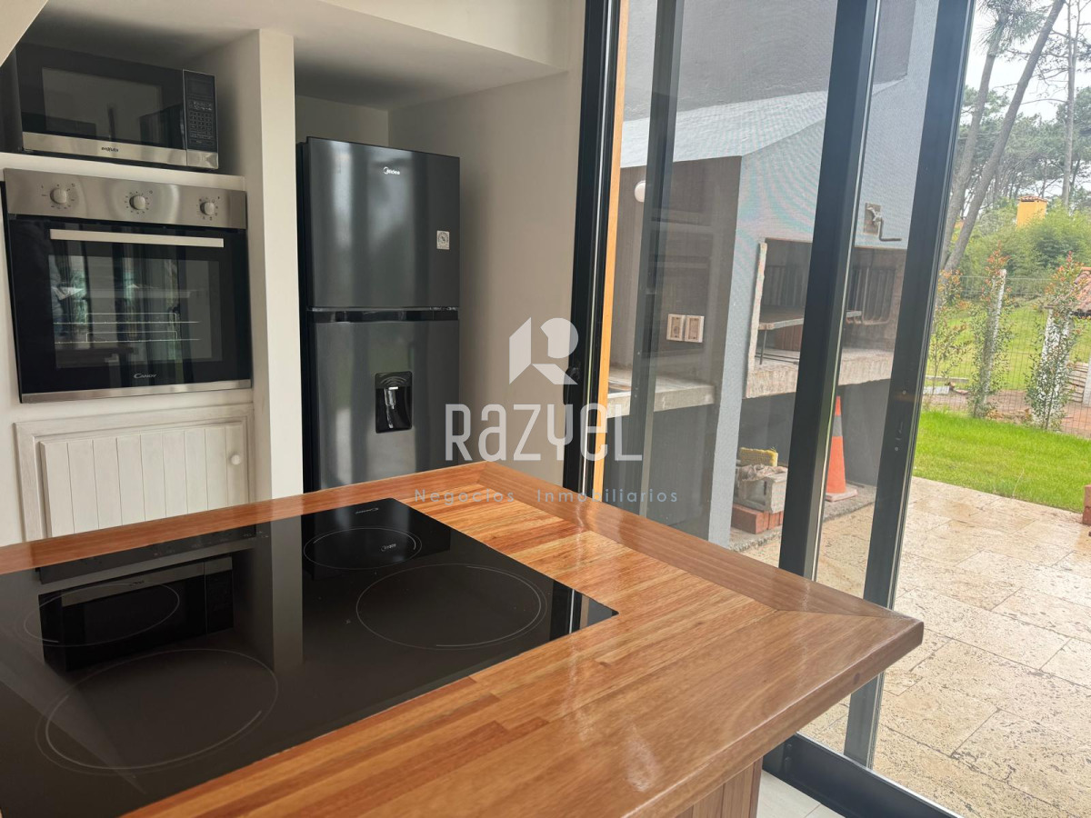 Casa ID.398 - CASA DE 3 DORMITORIOS EN ALQUILER ANUAL