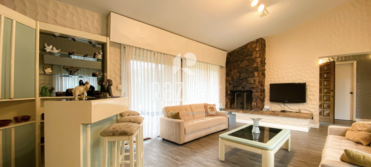Casa ID.736 - Casa en Playa Mansa con 3 dorm + dep