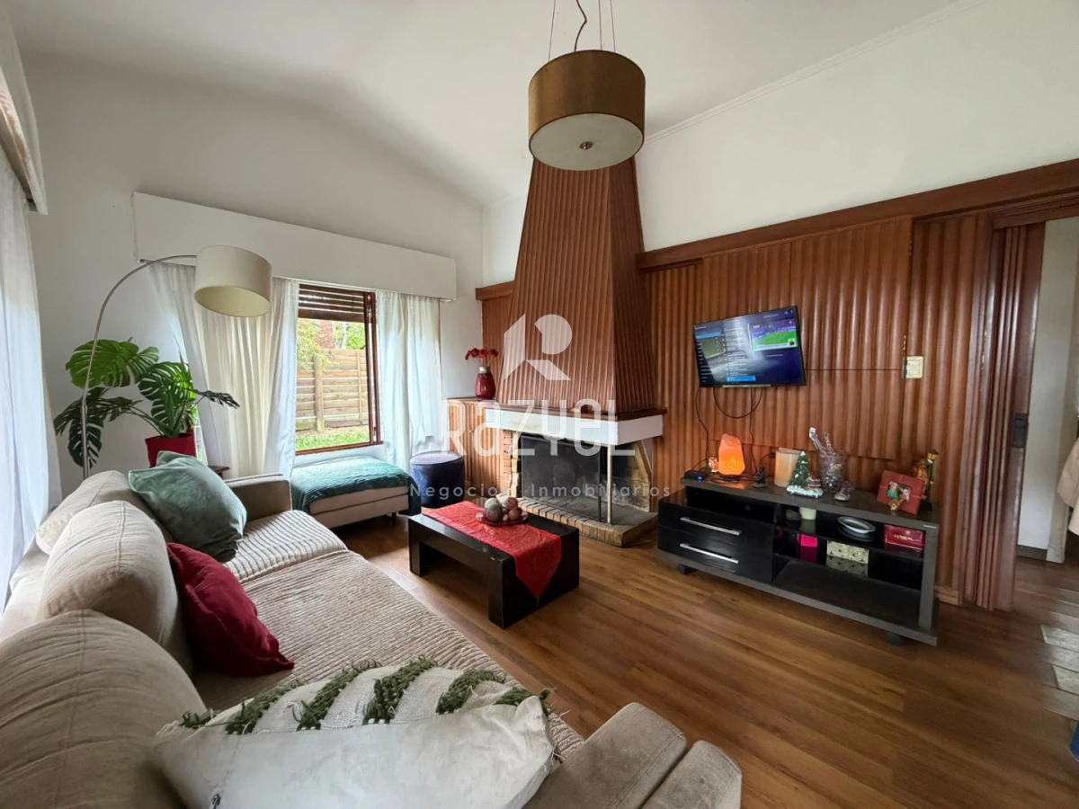 Casa ID.1265 - Hermosa casa en venta en Pinares terreno esquinero