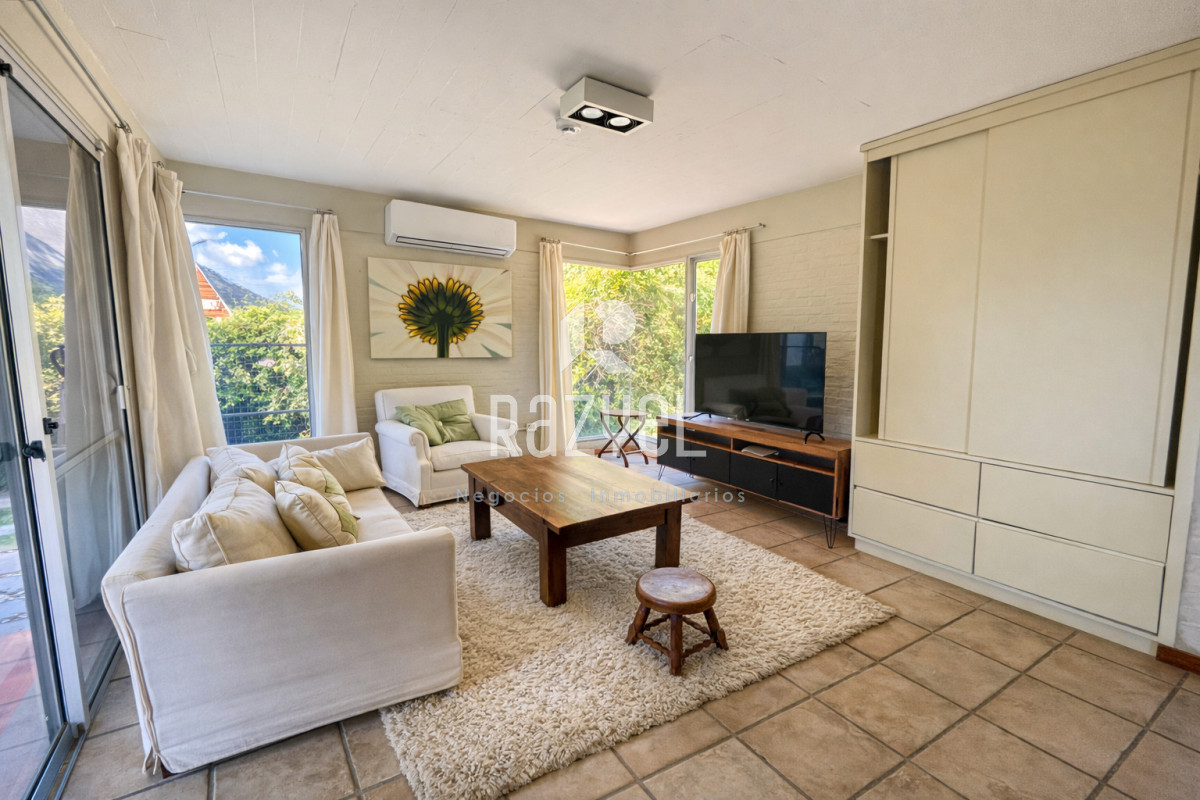 Casa ID.1210 - Hermosa casa en Pinares 4 dormitorios gran jardin