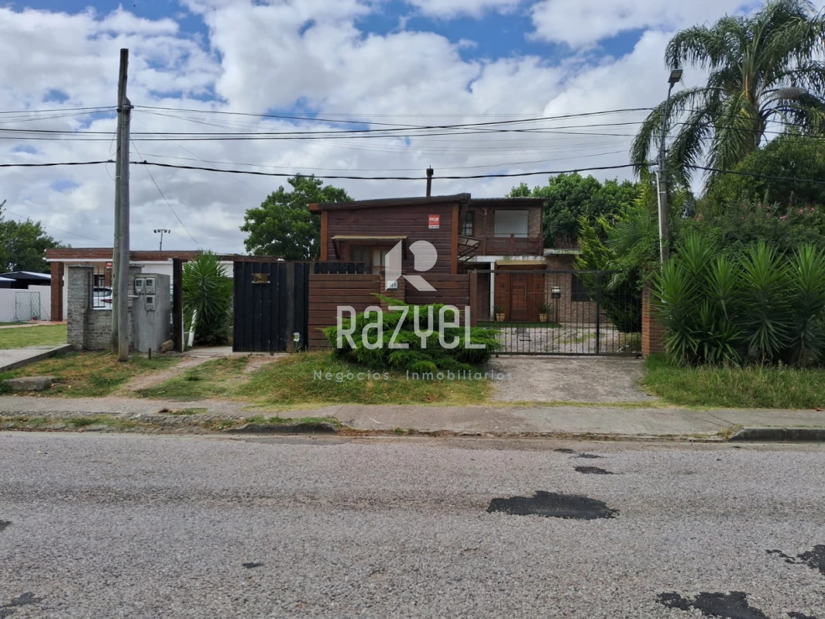 Casa ID.1236 - “Dos casas en un padrón , San Carlos .No apta banco”