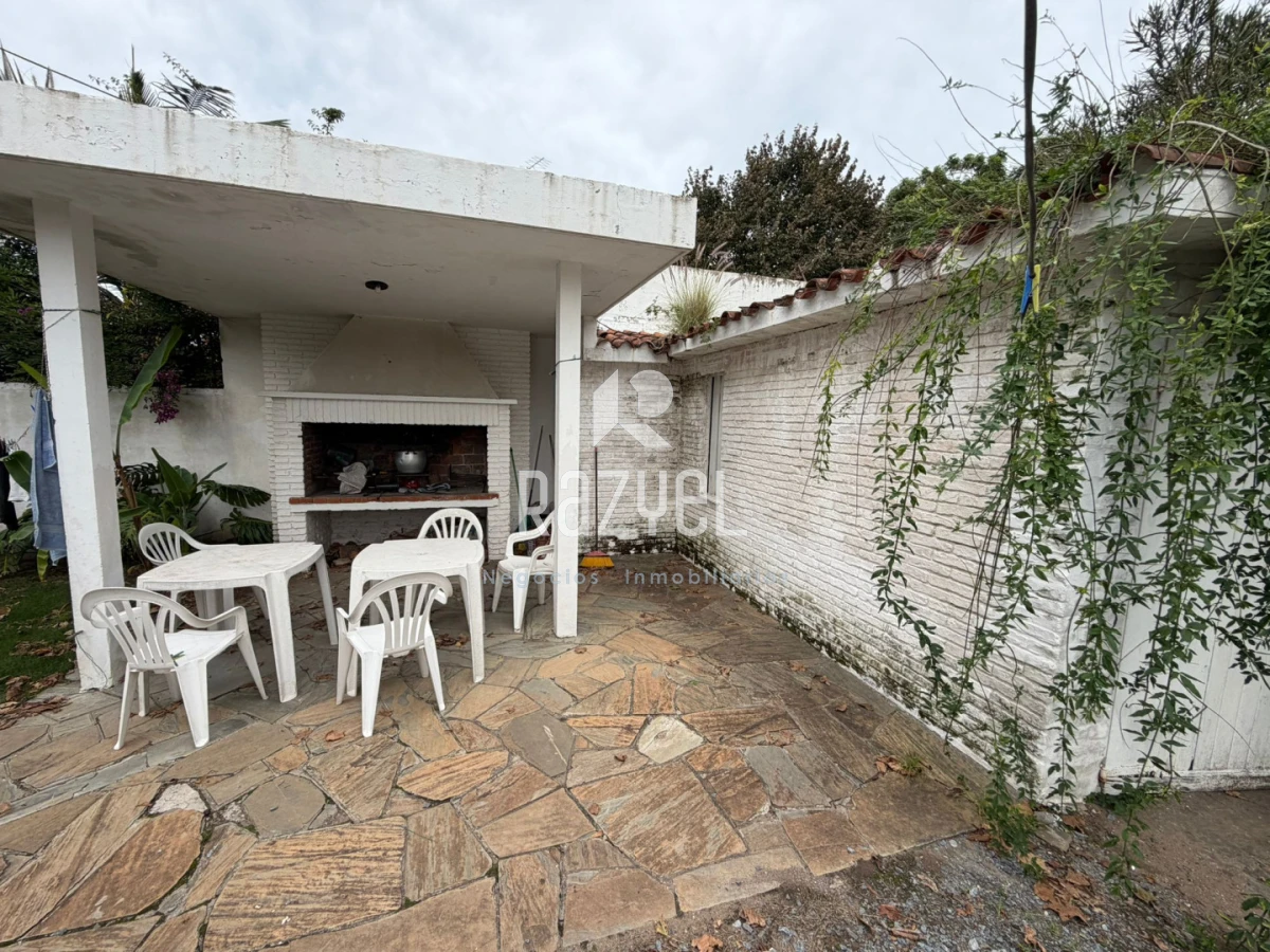 Casa ID.1265 - Hermosa casa en venta en Pinares terreno esquinero