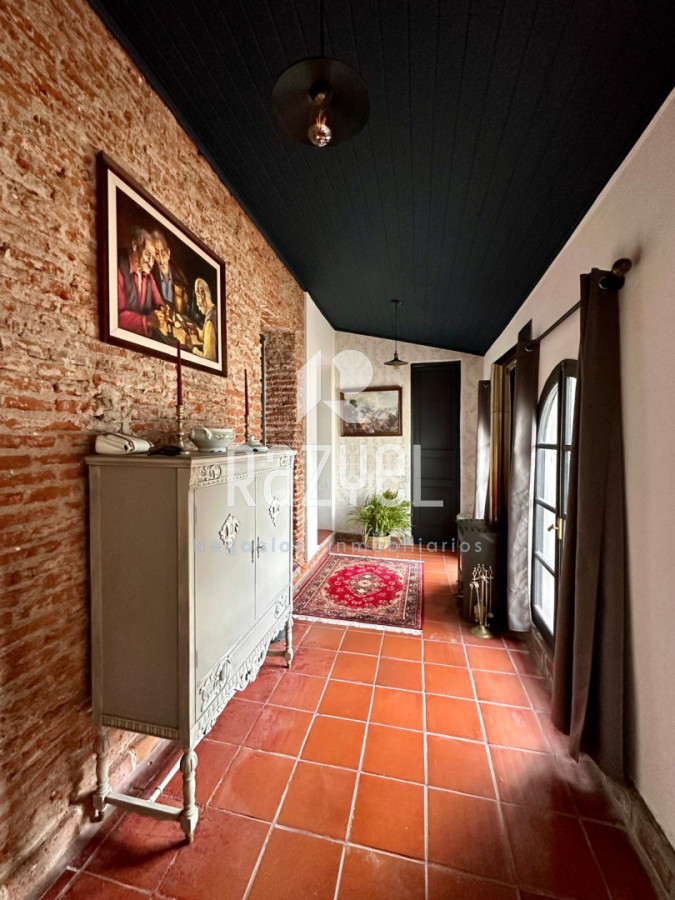 Casa ID.1258 - Casa histórica reciclada del siglo XIX ,3 dormitorios + salón independiente . San Carlos