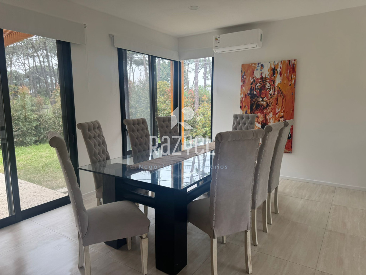 Casa ID.398 - CASA DE 3 DORMITORIOS EN ALQUILER ANUAL