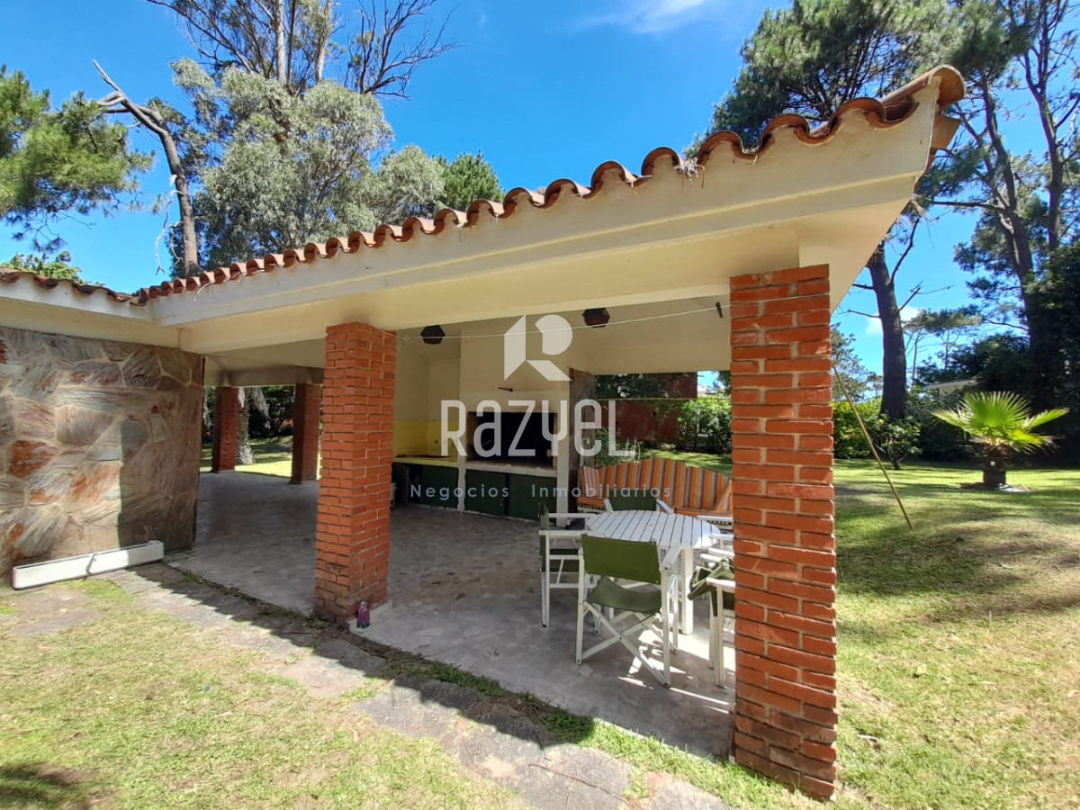 Casa ID.528 - Casa de 4 dormitorios alquiler anual 