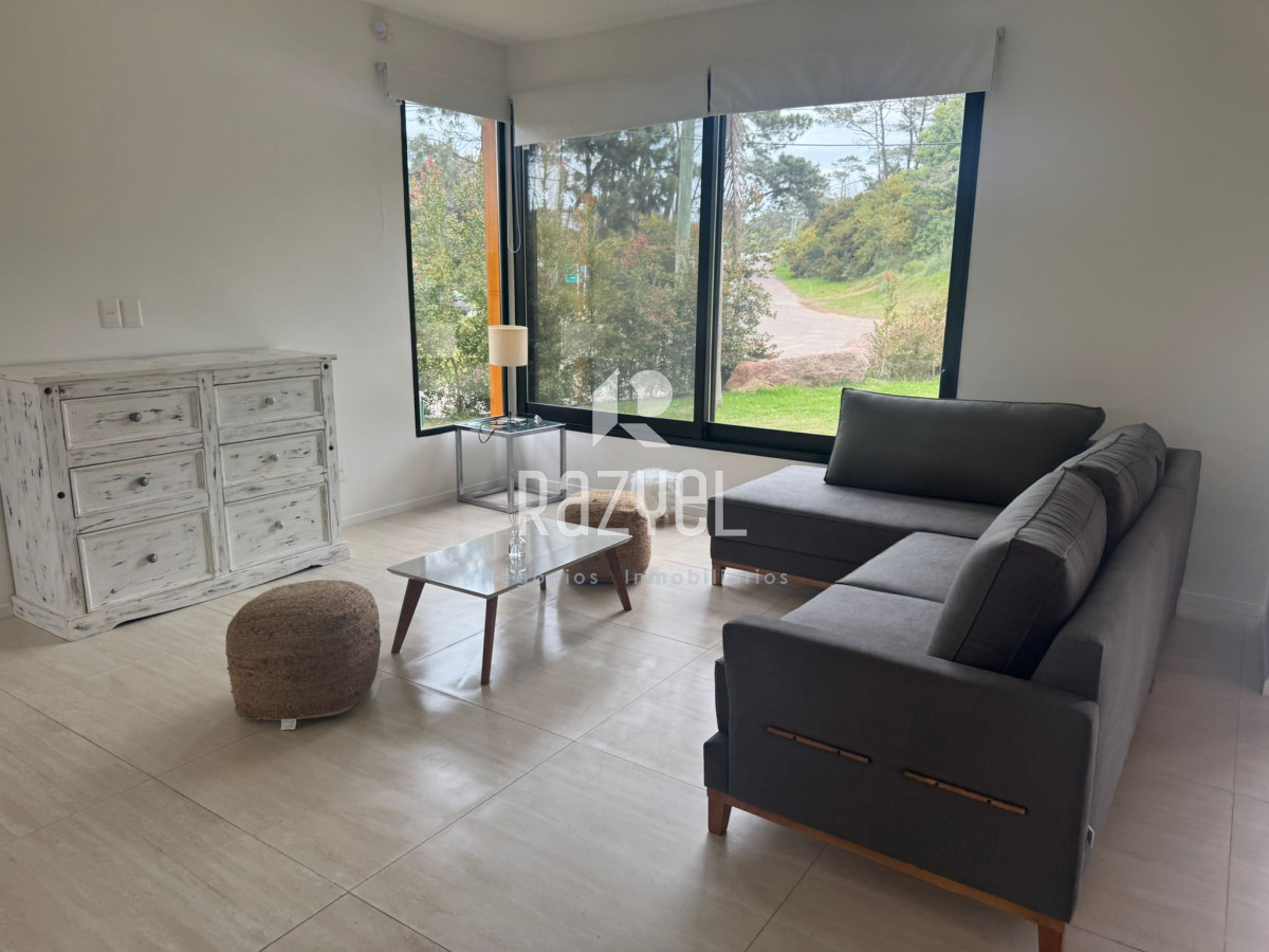 Casa ID.398 - CASA DE 3 DORMITORIOS EN ALQUILER ANUAL