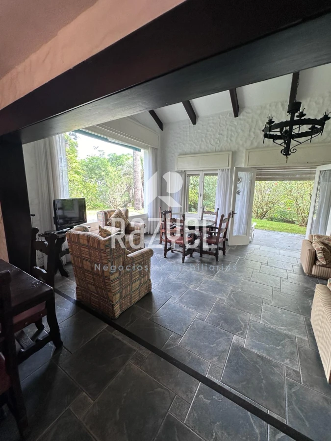 Casa ID.384 - Casa en Alquiler Anual y Venta