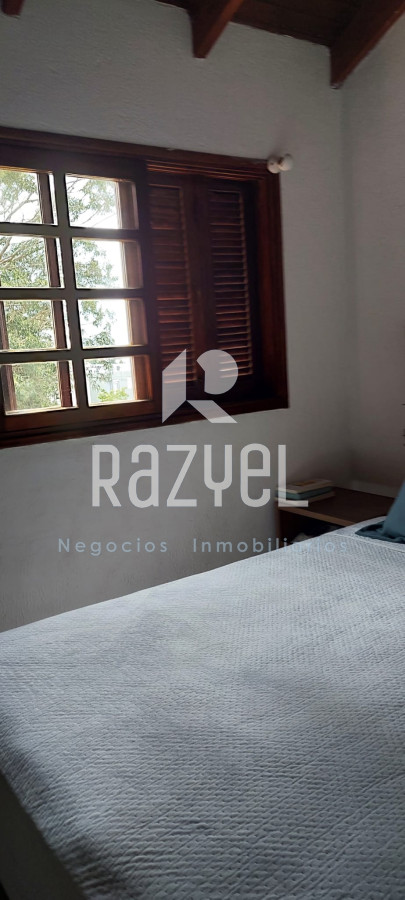 Casa ID.464 - Casa en Alquiler anual 3 dormitorios con cochera techada