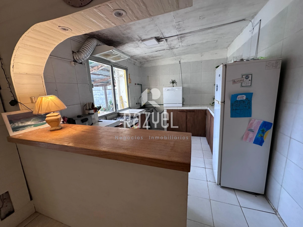 Casa ID.1236 - “Dos casas en un padrón , San Carlos .No apta banco”