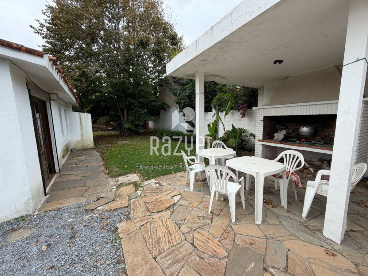 Casa ID.1265 - Hermosa casa en venta en Pinares terreno esquinero