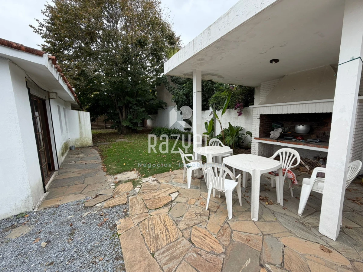 Casa ID.1265 - Hermosa casa en venta en Pinares terreno esquinero