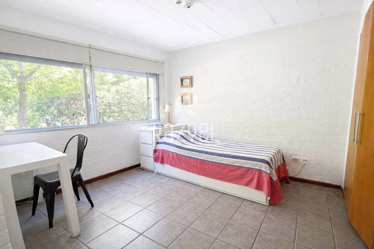 Casa ID.1210 - Hermosa casa en Pinares 4 dormitorios gran jardin