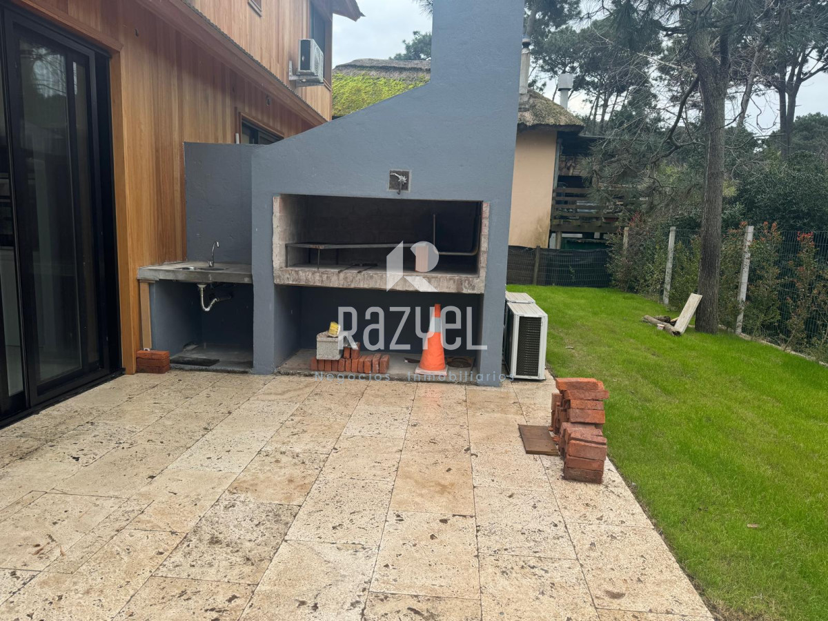 Casa ID.398 - CASA DE 3 DORMITORIOS EN ALQUILER ANUAL