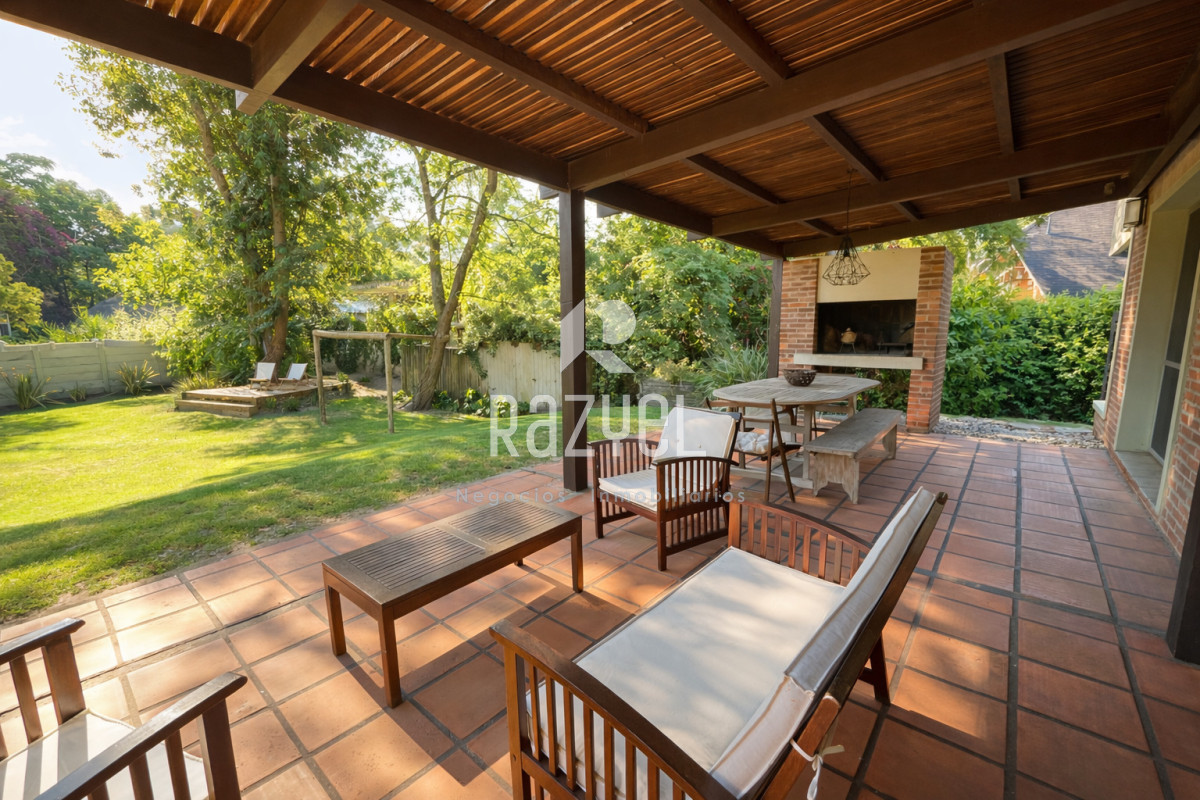 Casa ID.1210 - Hermosa casa en Pinares 4 dormitorios gran jardin