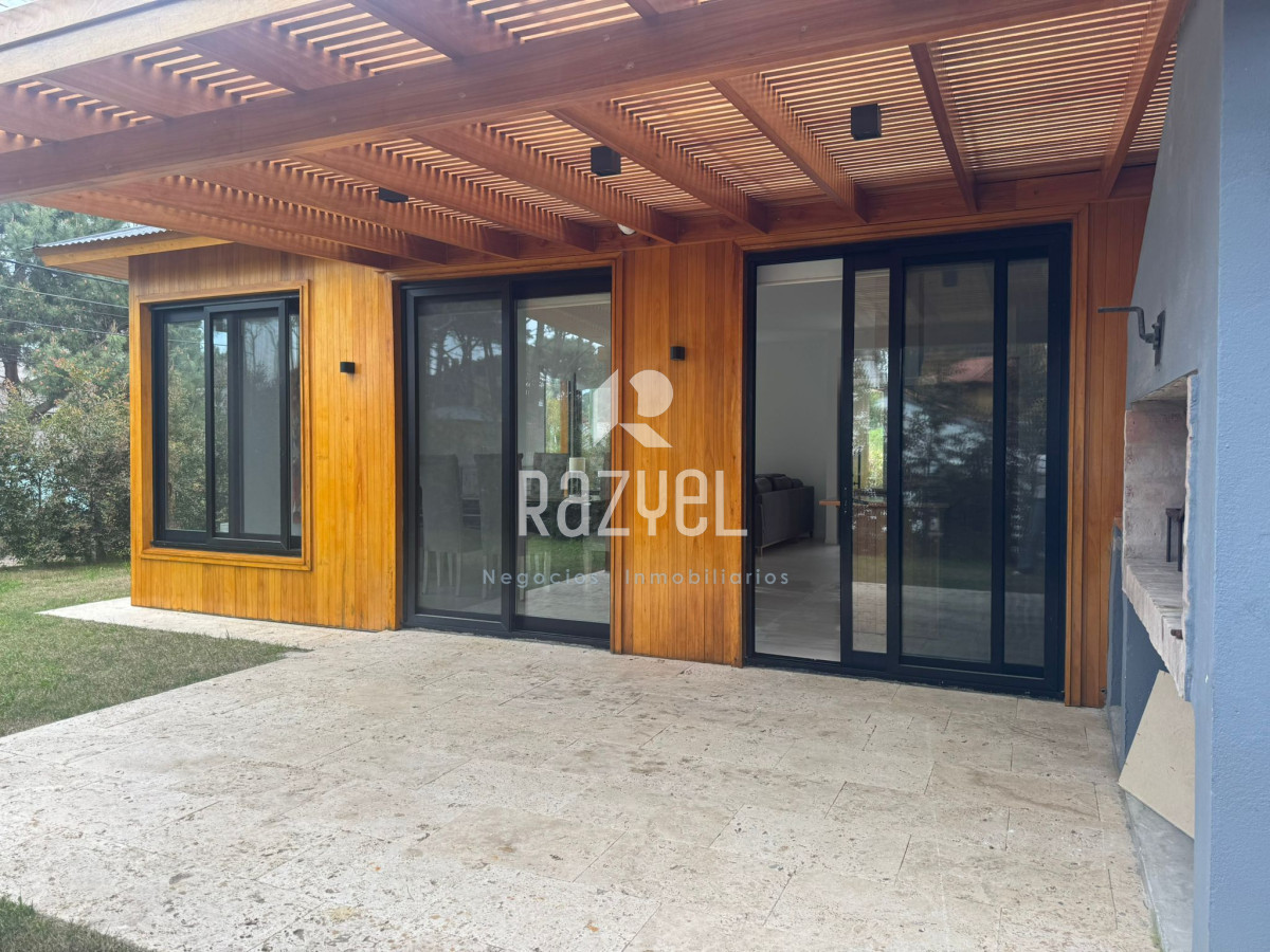 Casa ID.398 - CASA DE 3 DORMITORIOS EN ALQUILER ANUAL