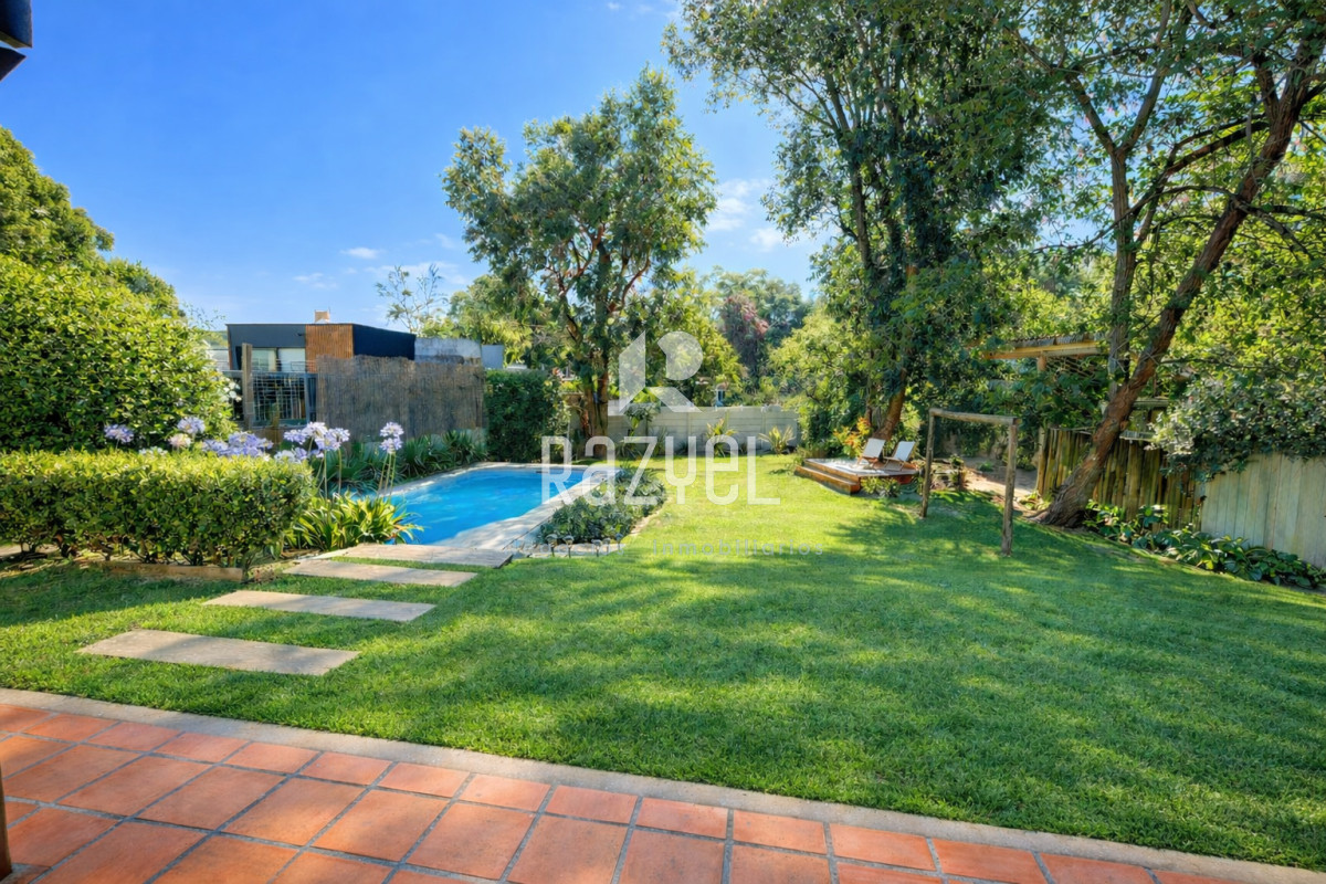 Casa ID.1210 - Hermosa casa en Pinares 4 dormitorios gran jardin