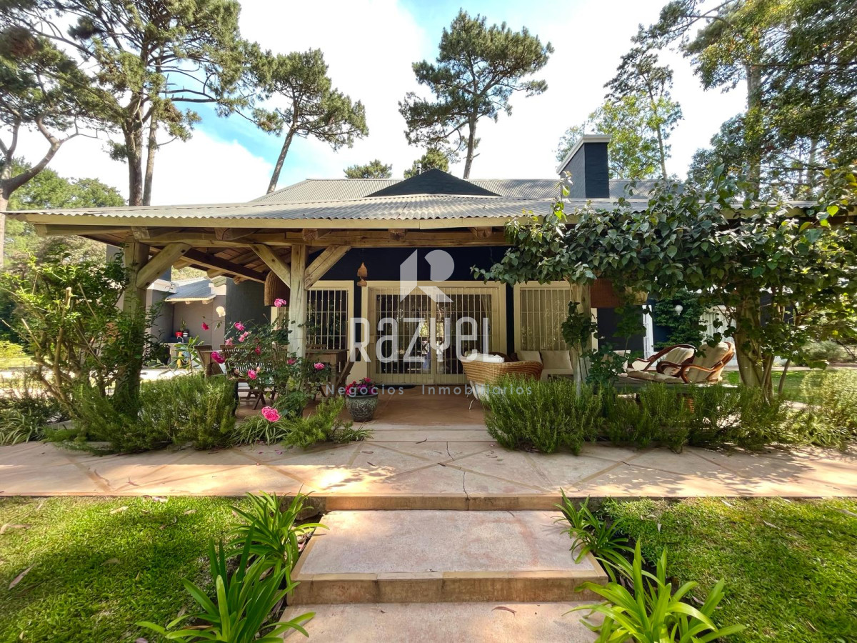 Casa ID.666 - Magnifica casa para vivir todo el anio y disfrutar de sus comodidades.