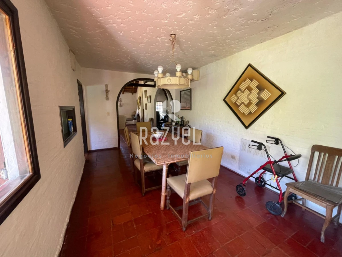 Casa ID.1152 - Casa en venta Pinares parada 39