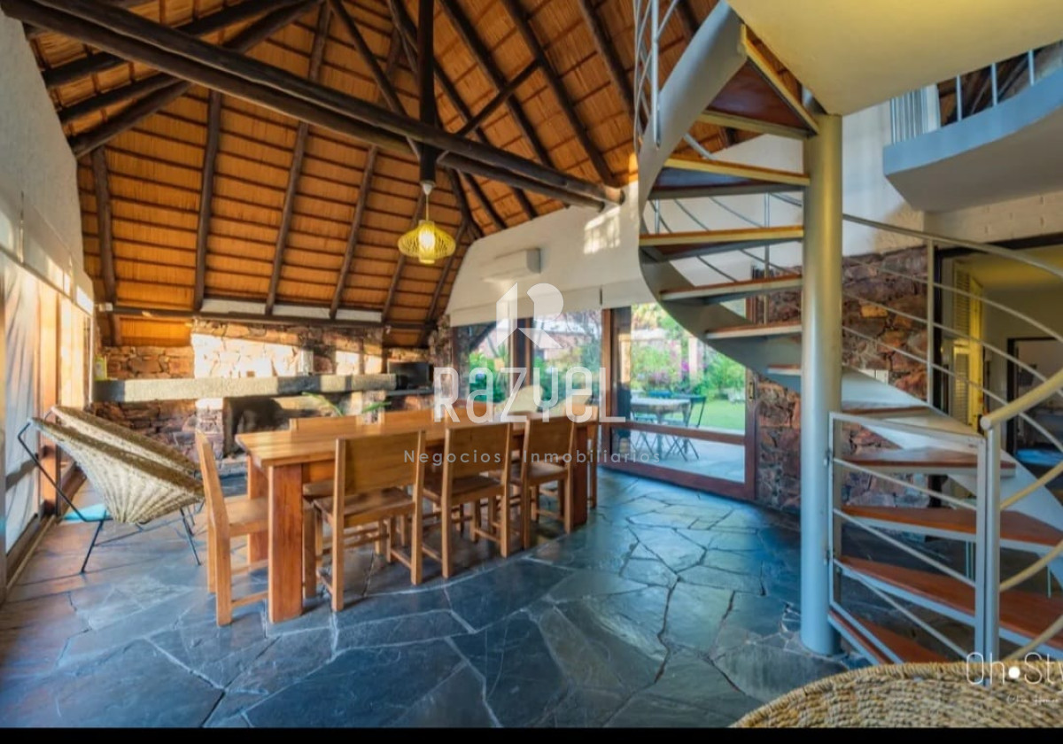 Casa ID.1150 - Casa en Alquiler temporal  Disponible Enero 2026 .Punta del Este Playa Mansa