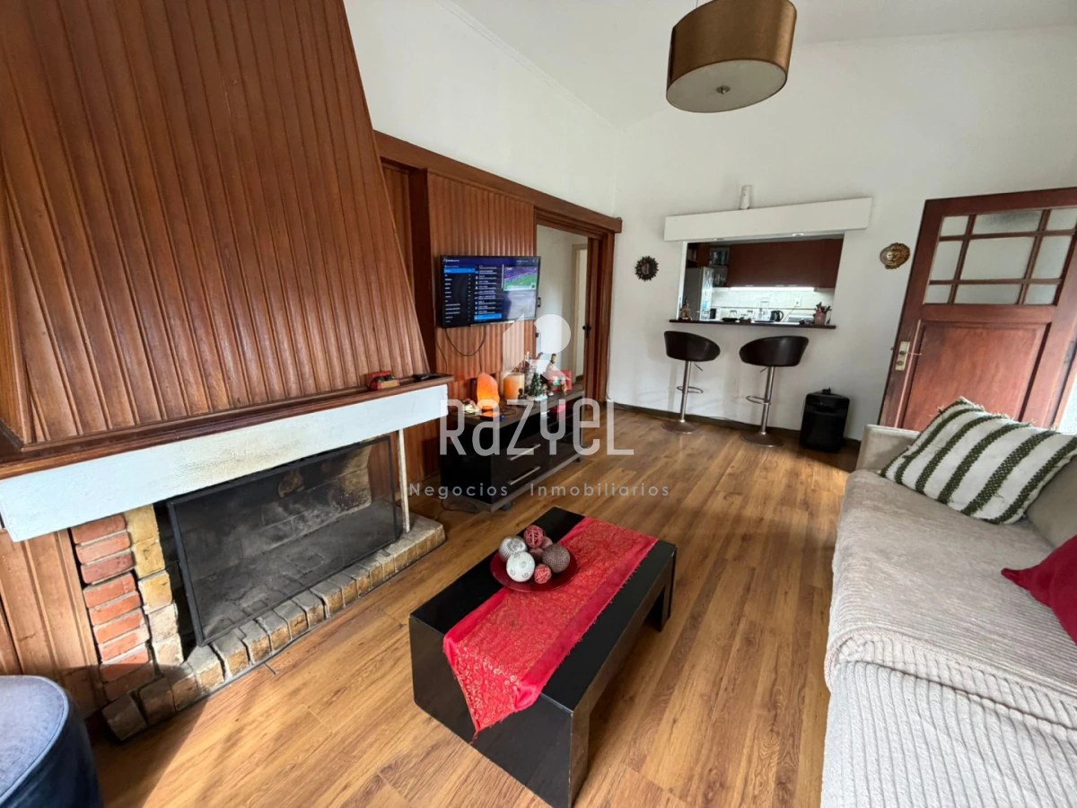 Casa ID.1265 - Hermosa casa en venta en Pinares terreno esquinero