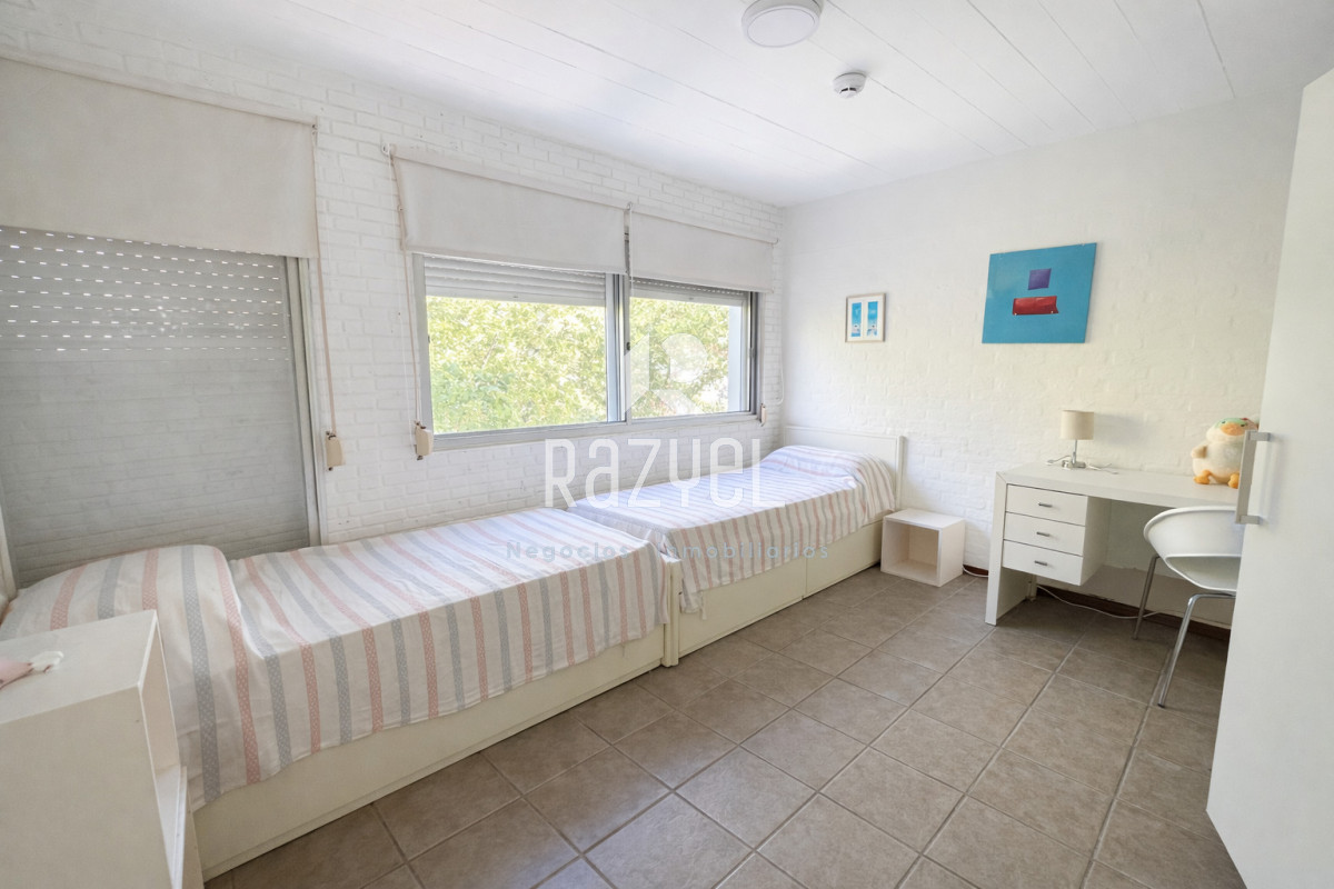 Casa ID.1210 - Hermosa casa en Pinares 4 dormitorios gran jardin