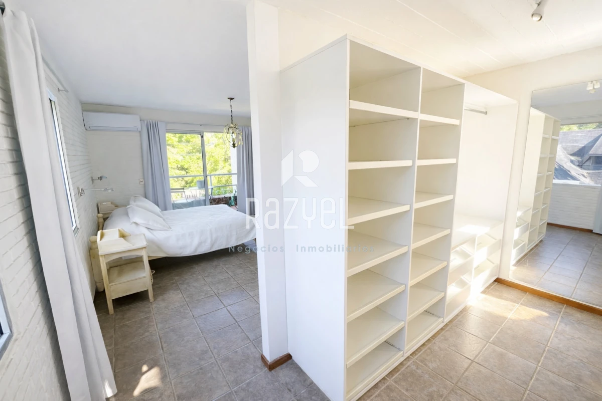 Casa ID.1210 - Hermosa casa en Pinares 4 dormitorios gran jardin