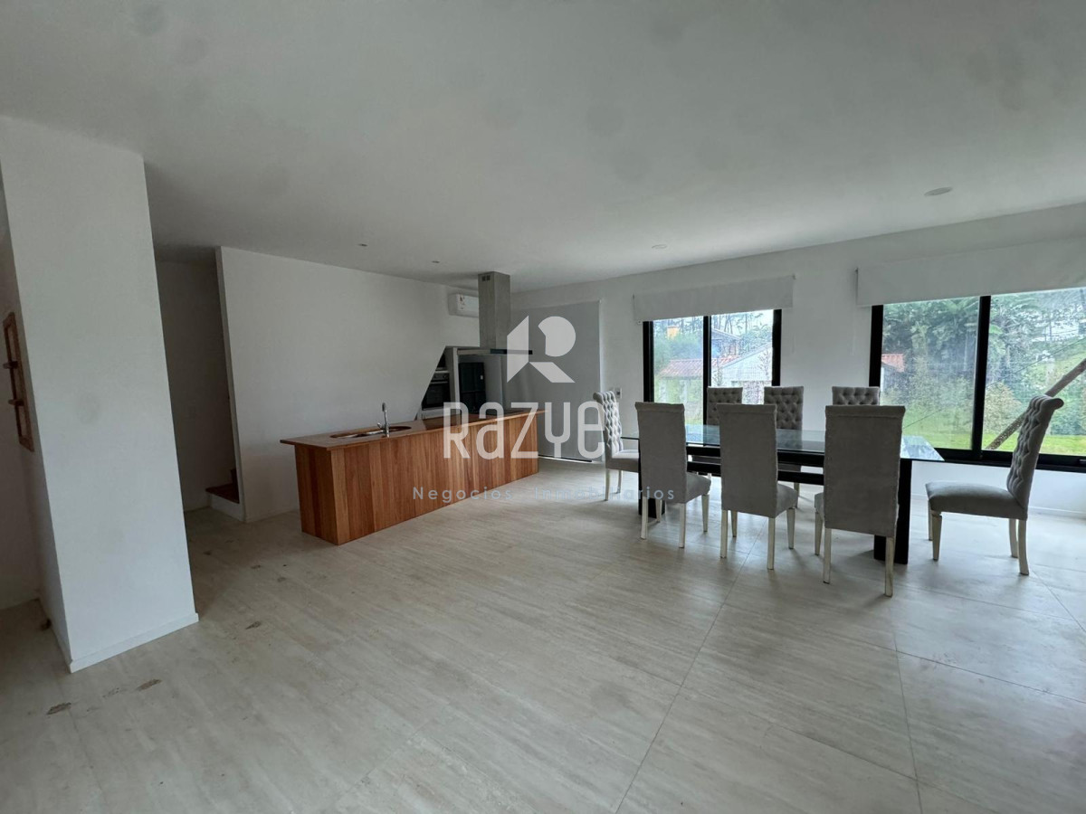 Casa ID.398 - CASA DE 3 DORMITORIOS EN ALQUILER ANUAL