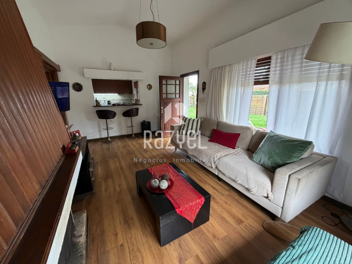 Casa ID.1265 - Hermosa casa en venta en Pinares terreno esquinero