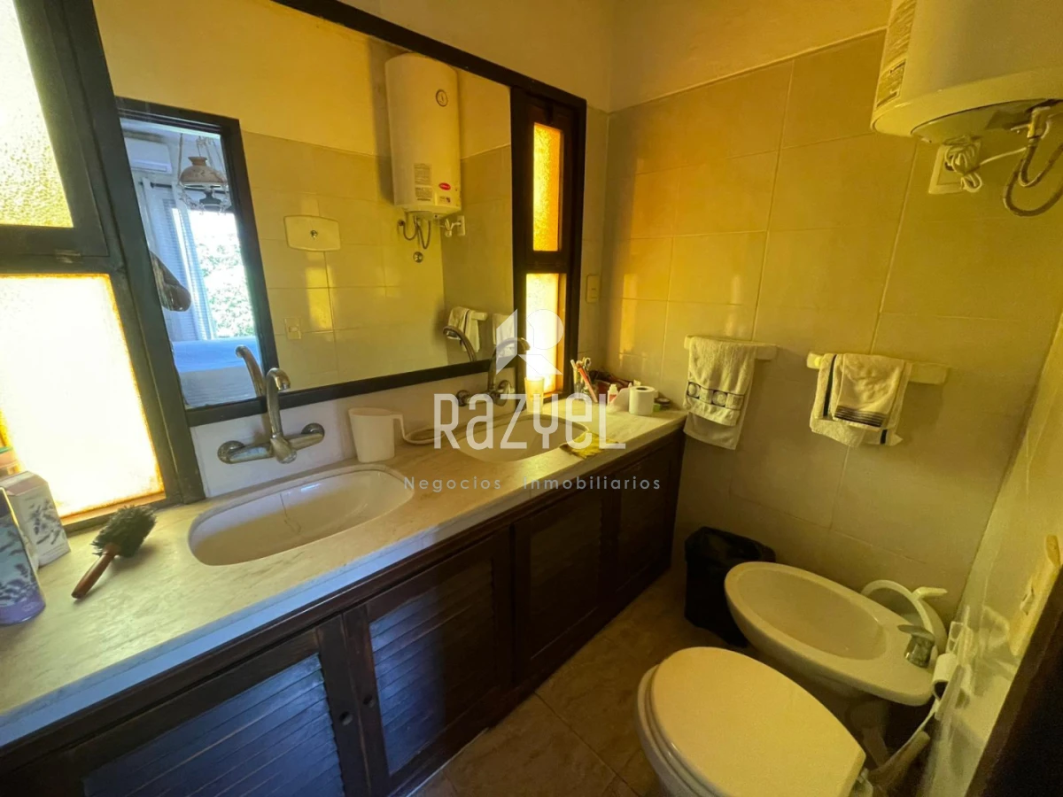 Casa ID.1152 - Casa en venta Pinares parada 39