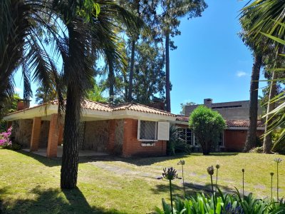 Casa de 4 dormitorios alquiler anual 