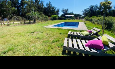 En venta terreno de 1235mts con casa y piscina, La Barra- Miramar Acres.