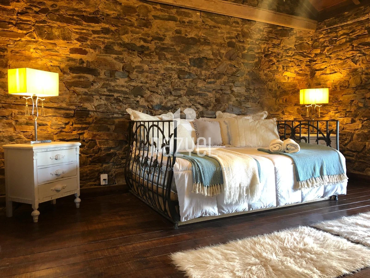 Chacra ID.997 - Chacra de 20 hectáreas con vertiente de agua mineral y 1000 m² construidos 