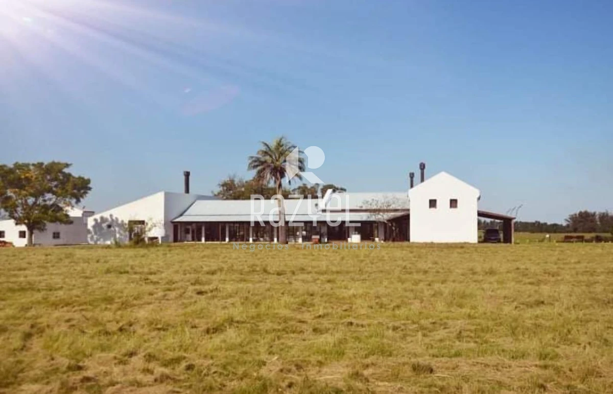 Chacra ID.997 - Chacra de 20 hectáreas con vertiente de agua mineral y 1000 m² construidos 