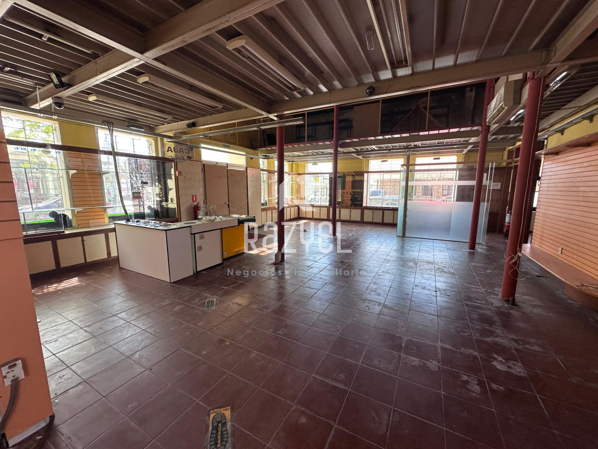 Local Comercial ID.1125 - Alquiler Local 550 m² en Centro de Maldonado.