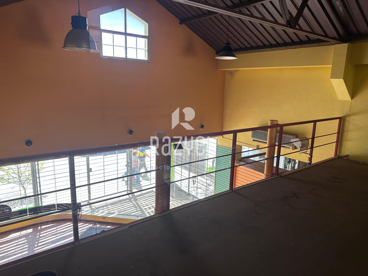 Local Comercial ID.1125 - Alquiler Local 550 m² en Centro de Maldonado.