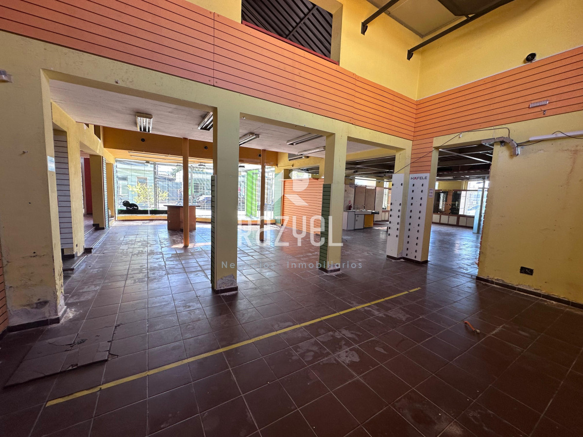 Local Comercial ID.1125 - Alquiler Local 550 m² en Centro de Maldonado.