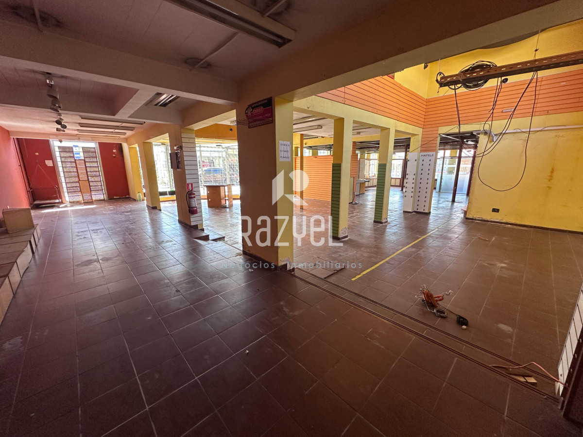 Local Comercial ID.1125 - Alquiler Local 550 m² en Centro de Maldonado.